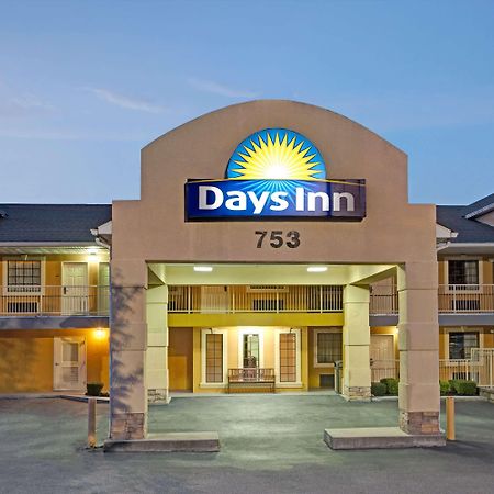 Days Inn By Wyndham Marietta White Water Exterior foto