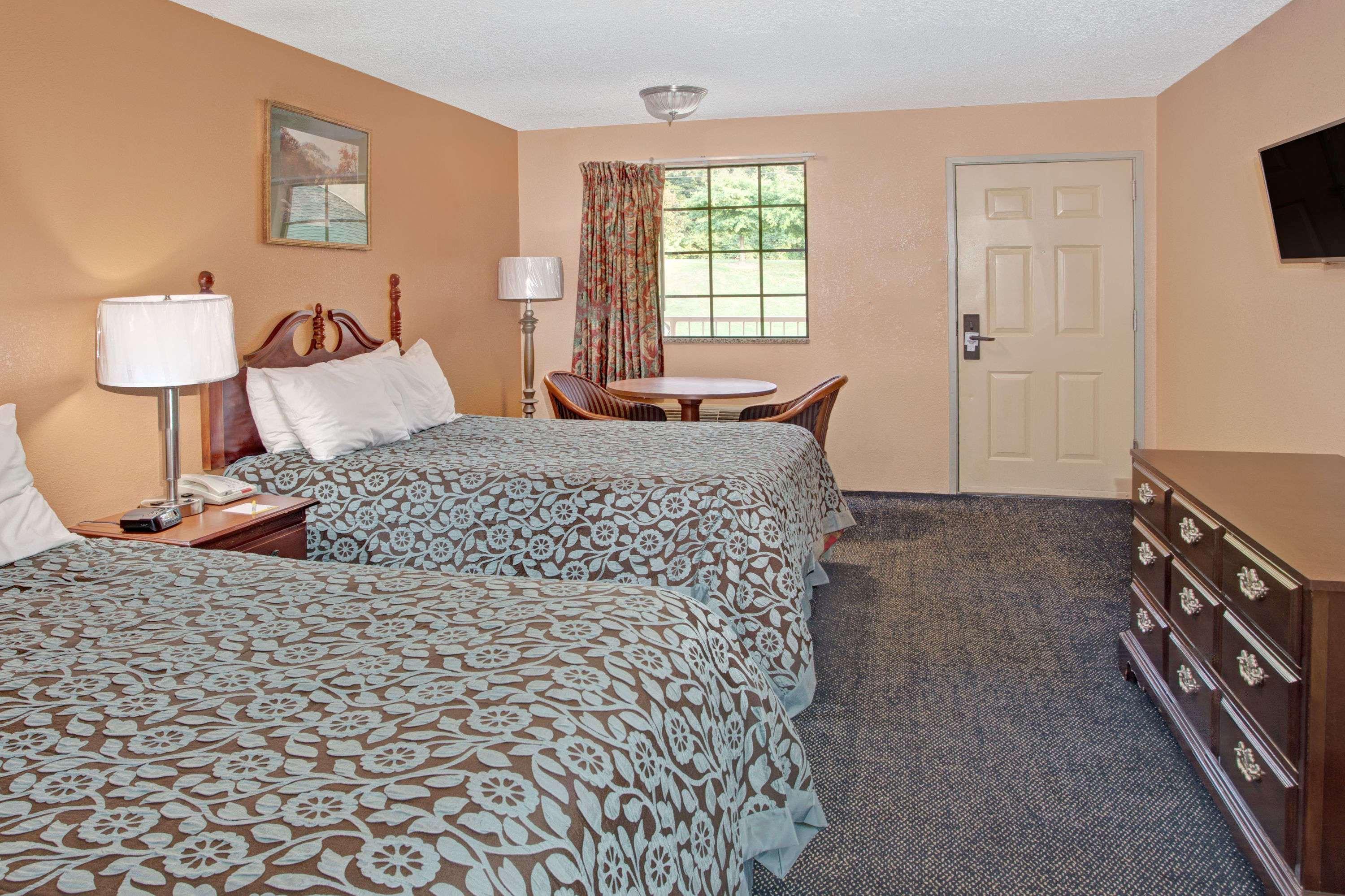 Days Inn By Wyndham Marietta White Water Exterior foto