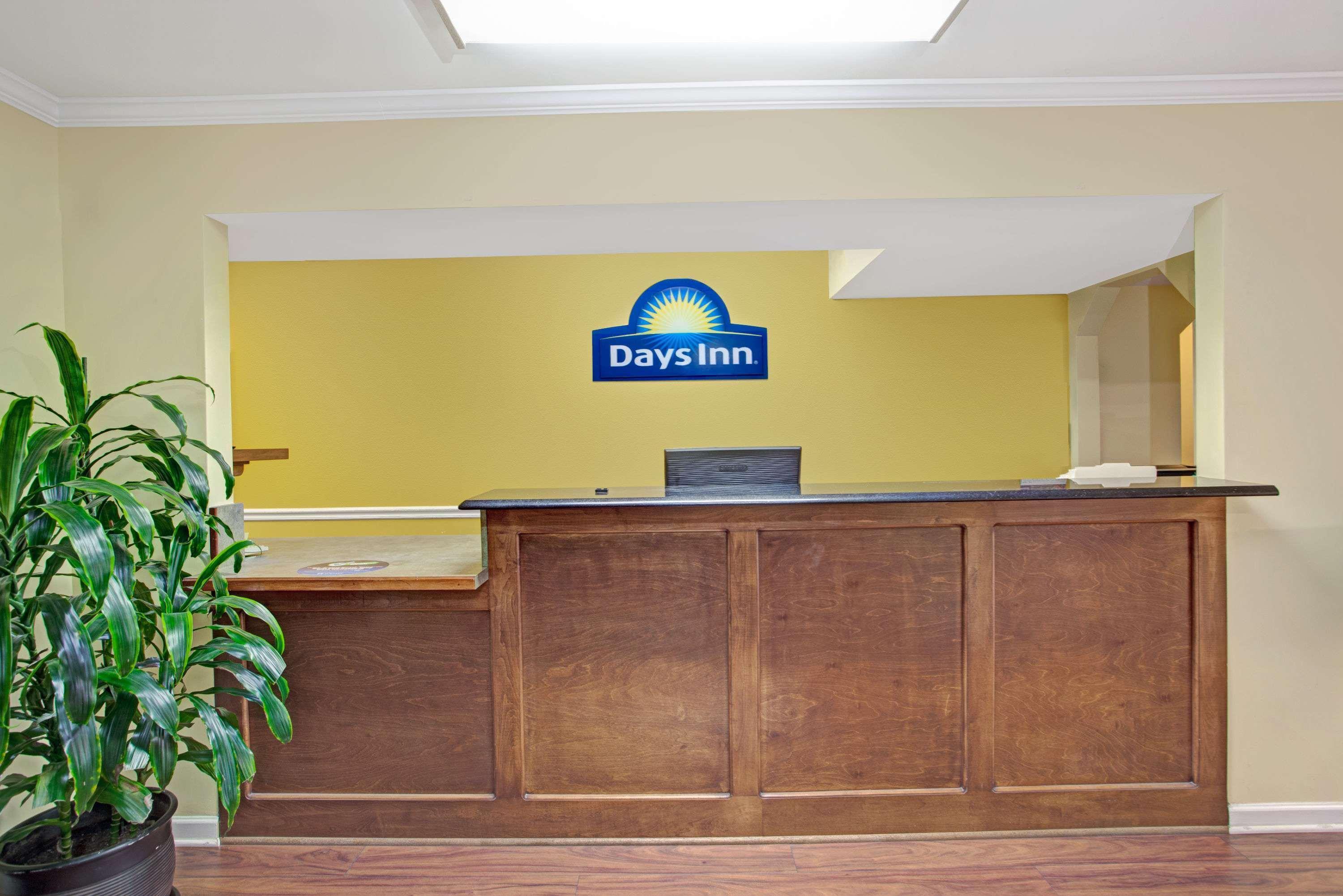 Days Inn By Wyndham Marietta White Water Exterior foto