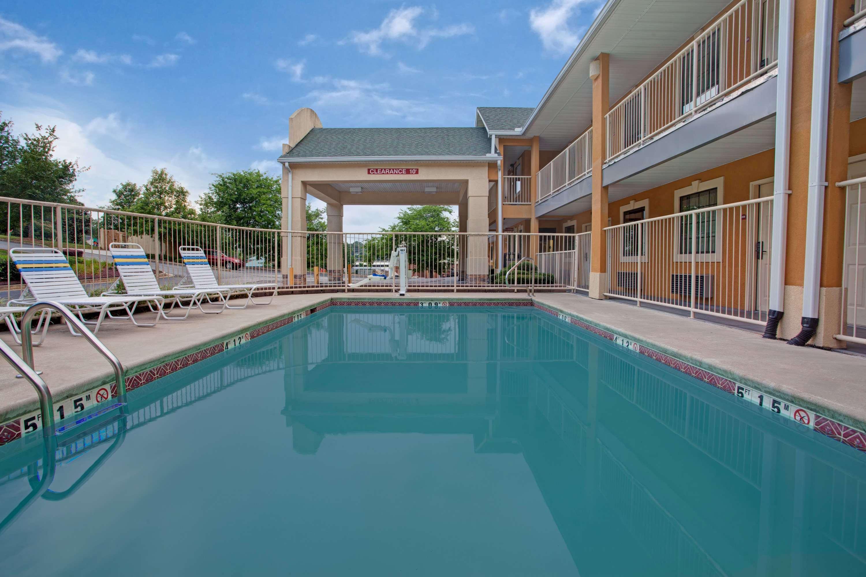 Days Inn By Wyndham Marietta White Water Exterior foto