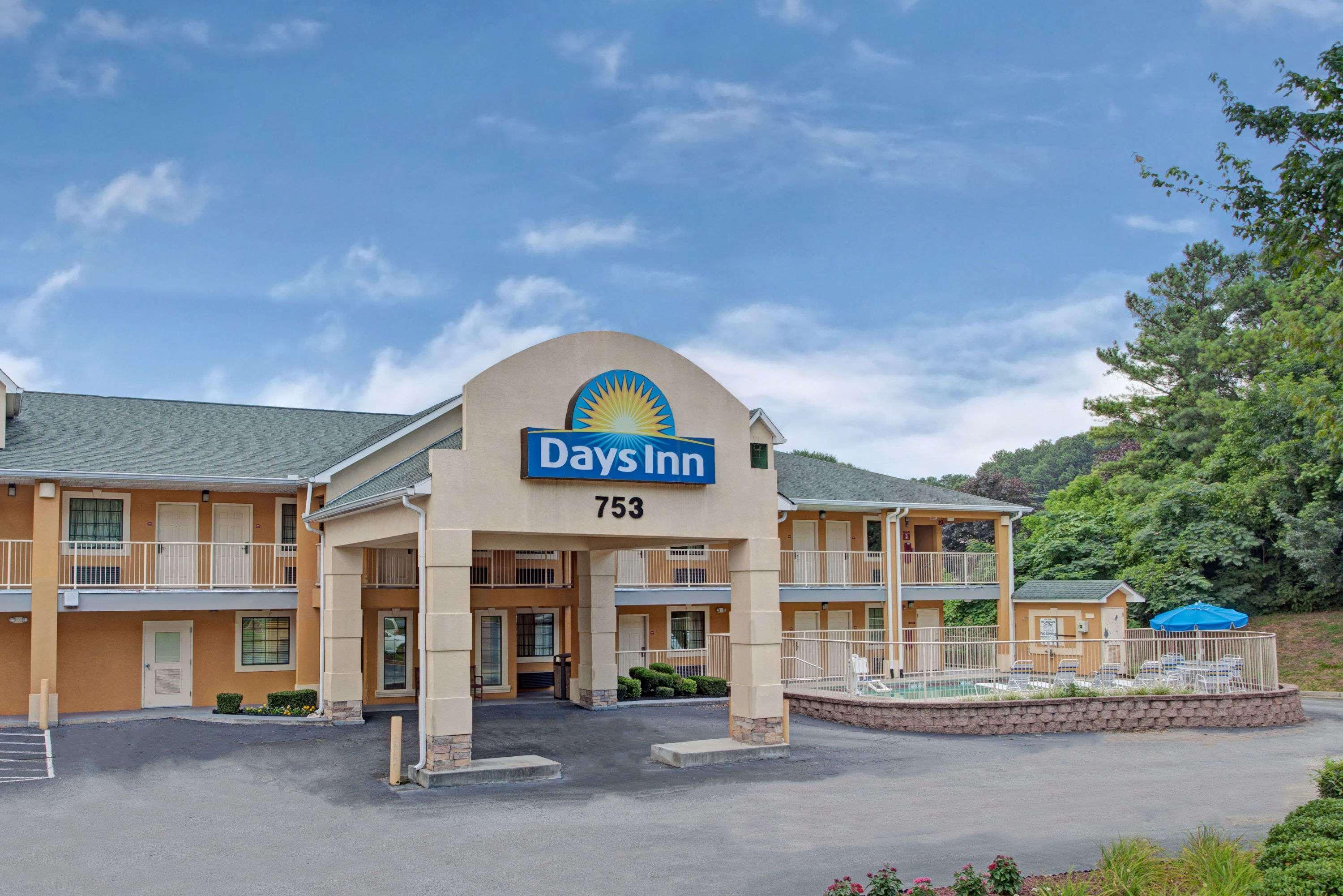Days Inn By Wyndham Marietta White Water Exterior foto