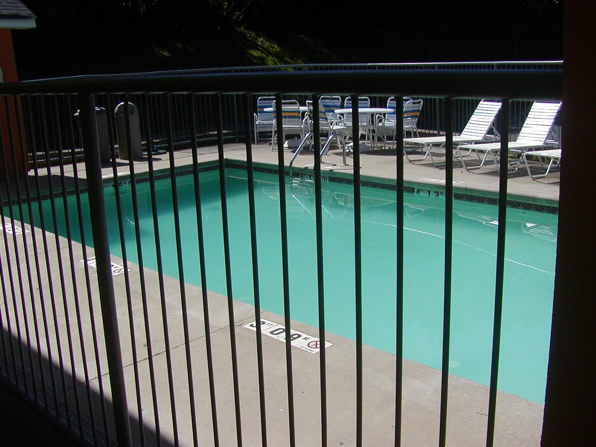 Days Inn By Wyndham Marietta White Water Exterior foto